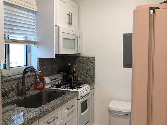 4th image of 937 Lenox Ave APT 6