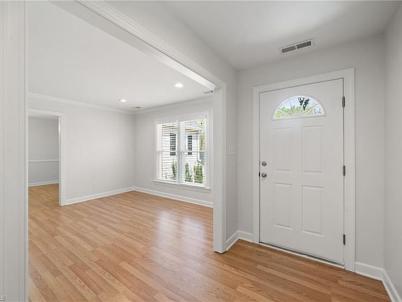 4th image of 1010 Norwood Ln