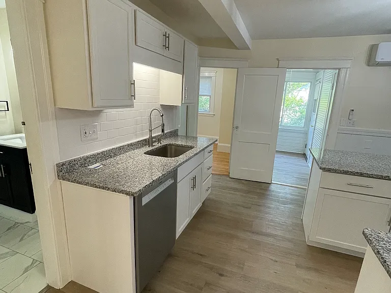 8 Underwood St #A — Photo 16