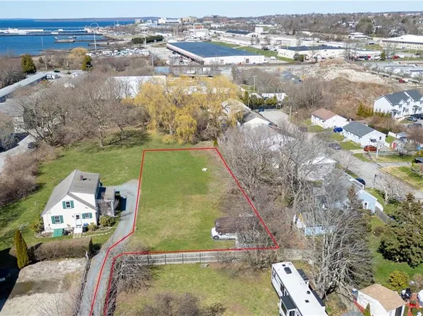 229 Maple Ave #B, Newport, RI 02840