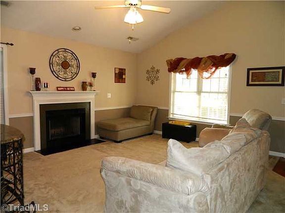 3rd image of 10 Montford Ct