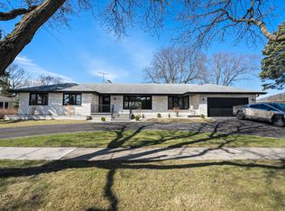 912 S Edward St, Mount Prospect, IL 60056