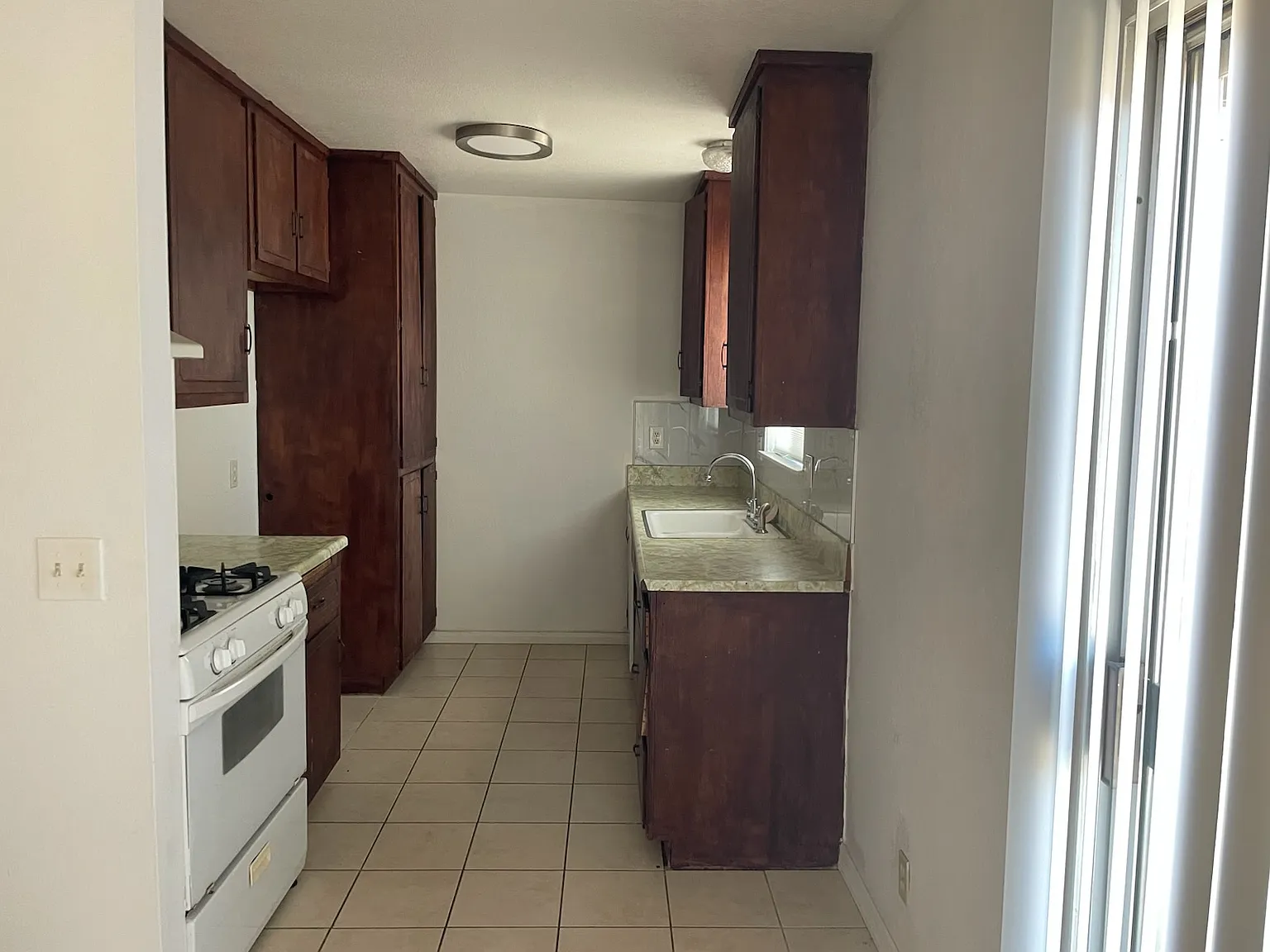 2 bed, 1.5 bath, 934 sqft, $1,950 — Photo 3