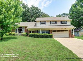 2228 N Hummingbird Ln, Fayetteville, AR 72703