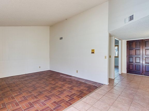 5th image of 2735 W Sunrise Dr