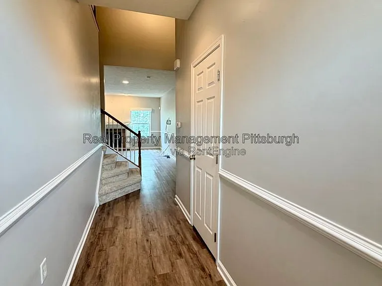 242 Corey Dr — Photo 3