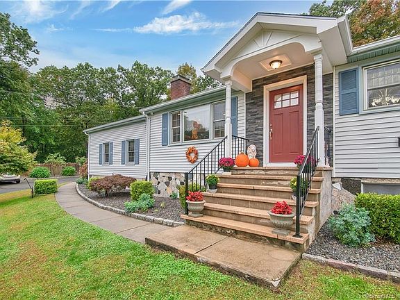 3rd image of 31 Whitewood Dr