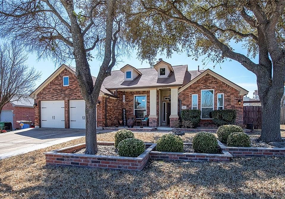1st image of 1015 Pioneer Bend Dr