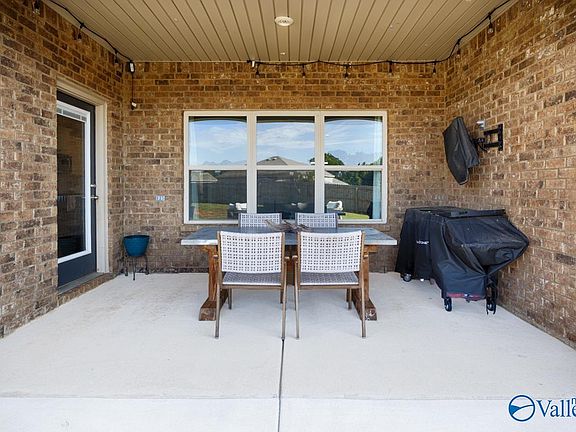 5th image of 106 School Bell Ln