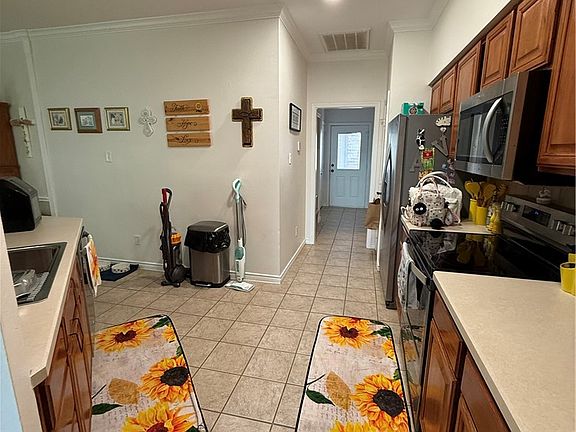 4th image of 211 Hartford Dr