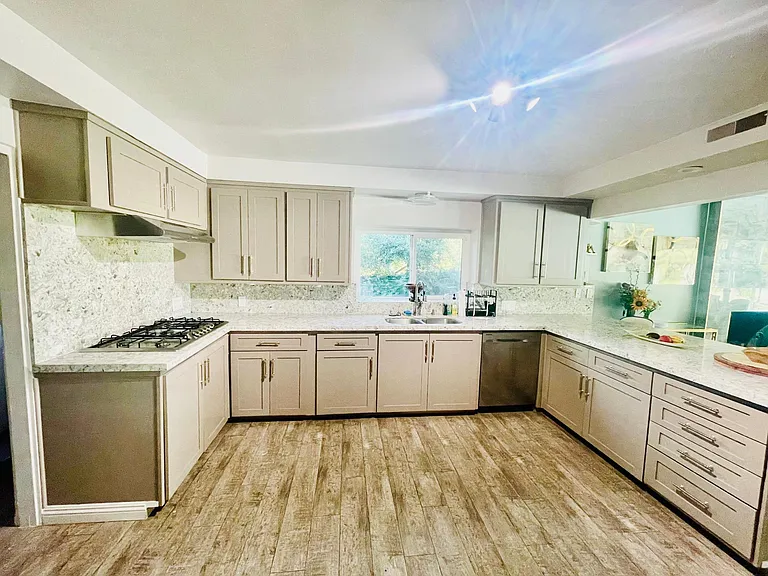 15701 Royal Ridge Rd — Photo 9