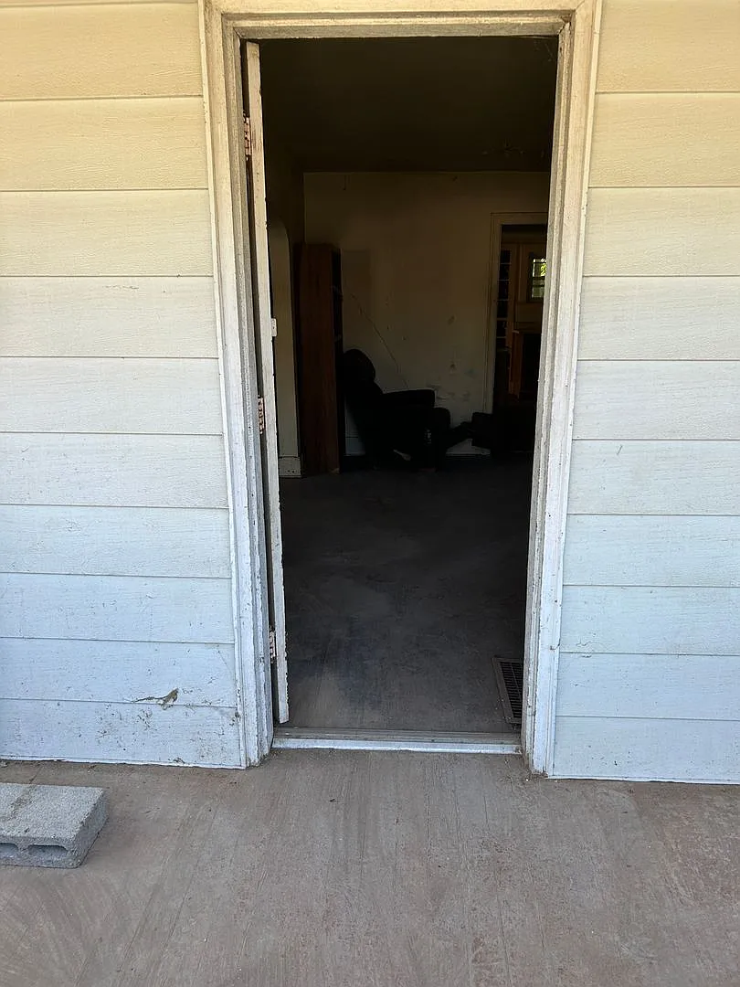 Now Available! - $690 Month / $900 Down — Photo 2