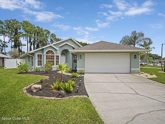 2nd image of 3936 Saint Armens Cir