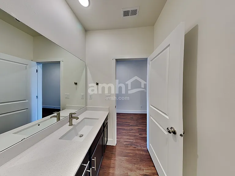 685 Dudley St — Photo 13