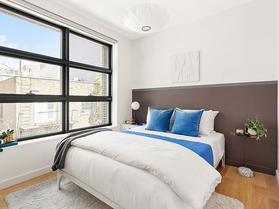 2nd image of 547 W 47th St Room 602