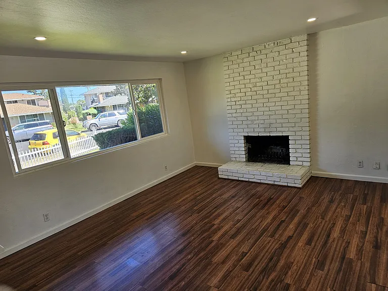 890 Teakwood Ct #A — Photo 7