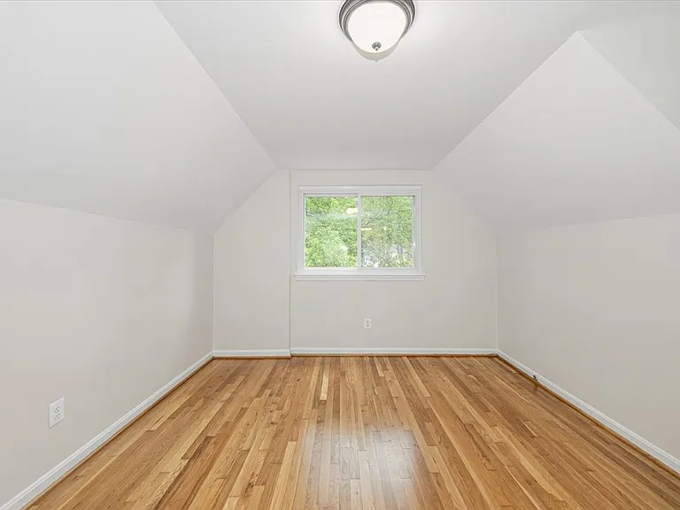 8624 Parliament Dr — Photo 26
