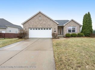 981 Saint Johns Chase, Grand Ledge, MI 48837