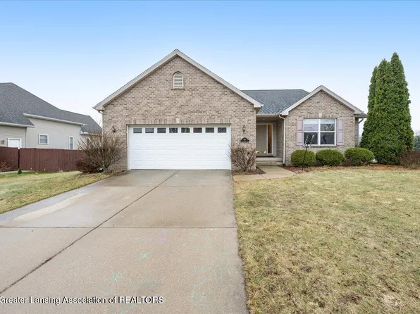 981 Saint Johns Chase, Grand Ledge, MI 48837