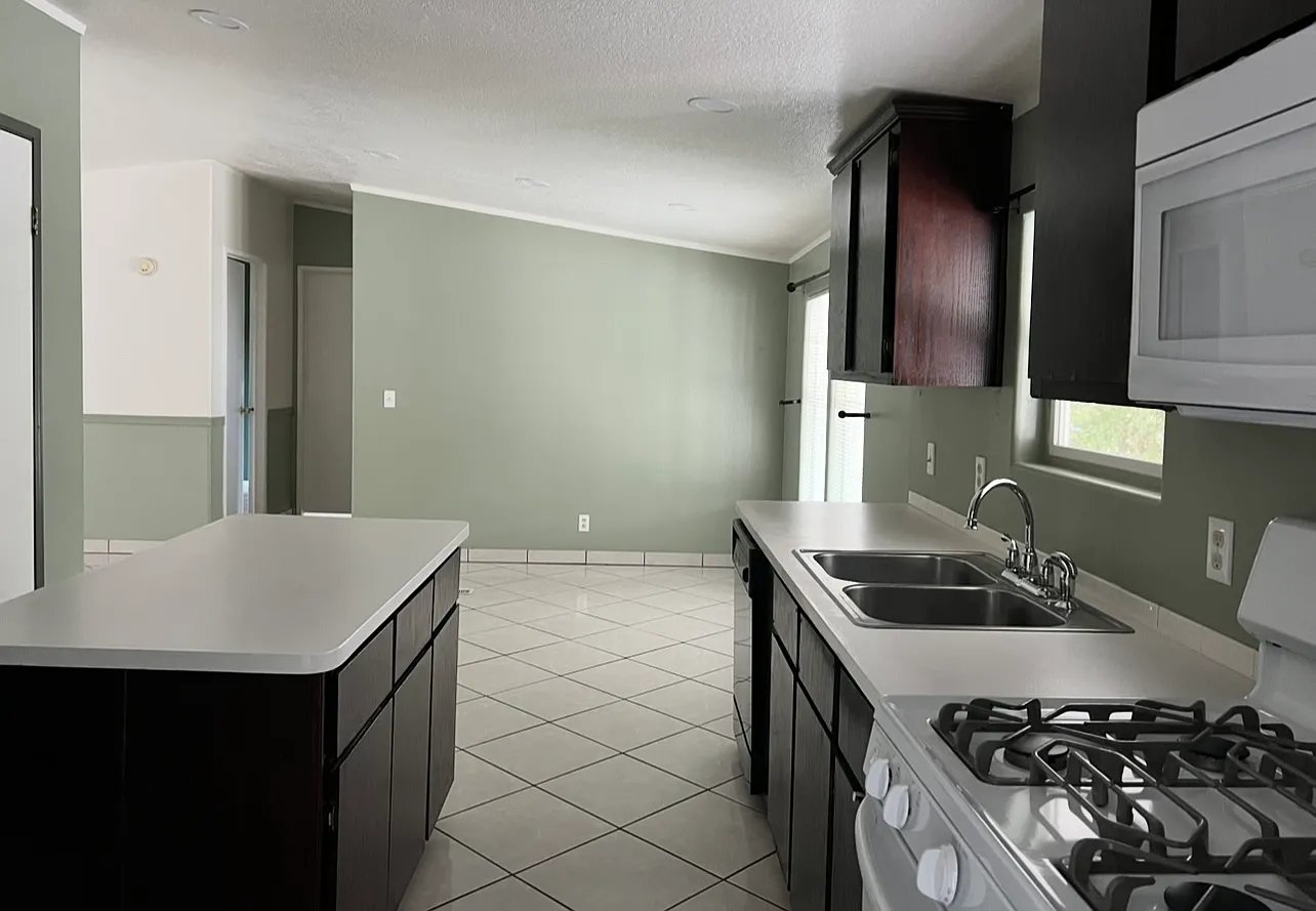 3 bed, 1484 sqft, $1,800 — Photo 3