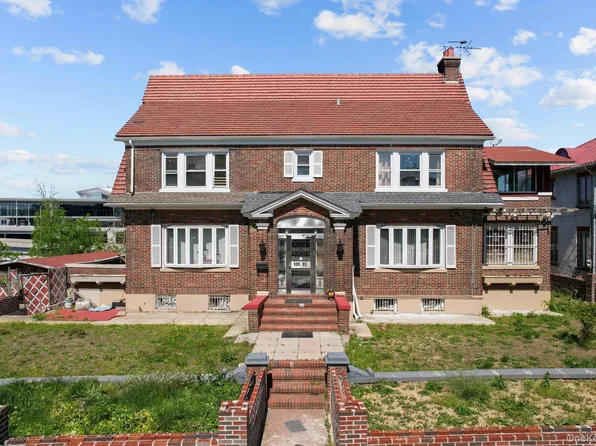 10505 Ditmars Boulevard, East Elmhurst, NY 11369