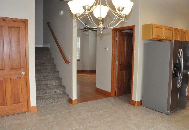 604 S Junction Ave — Photo 3