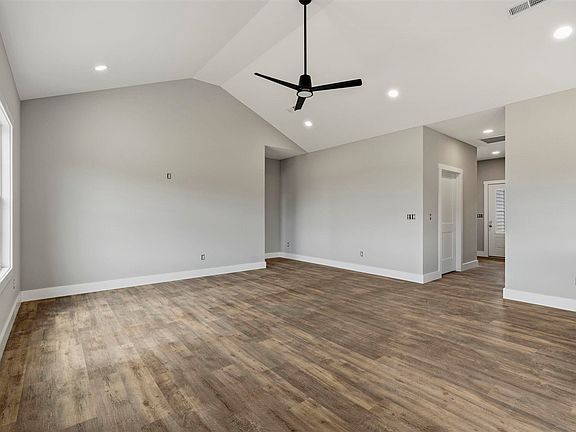 4th image of 321 Marley St
