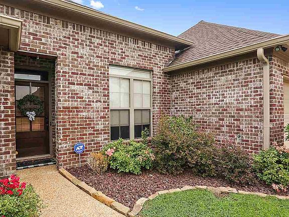 4th image of 120 Ashwood Pl