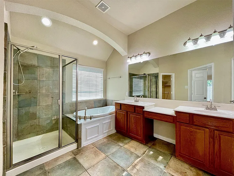 2902 Madison Dr — Photo 17