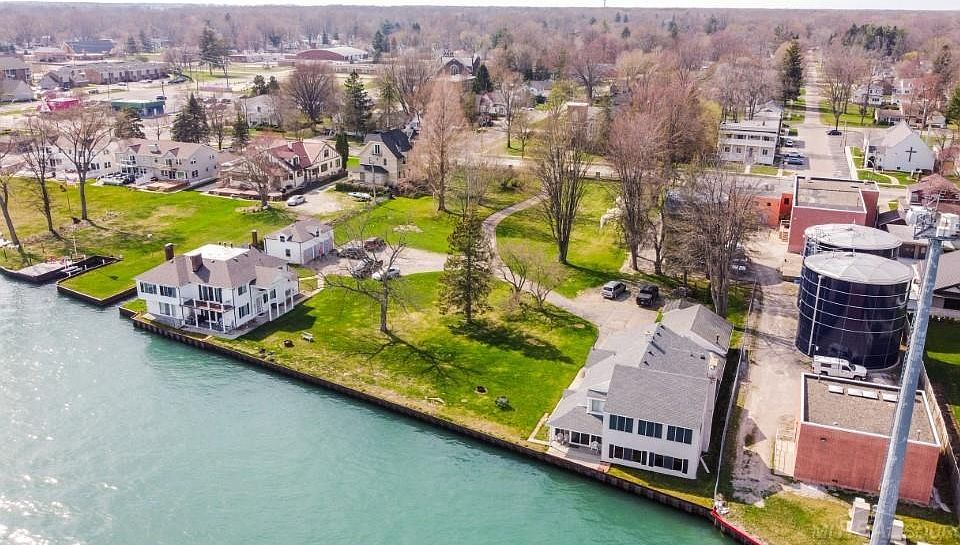 1516 Saint Clair River Dr, Algonac, MI 48001 MLS 50106142 Zillow