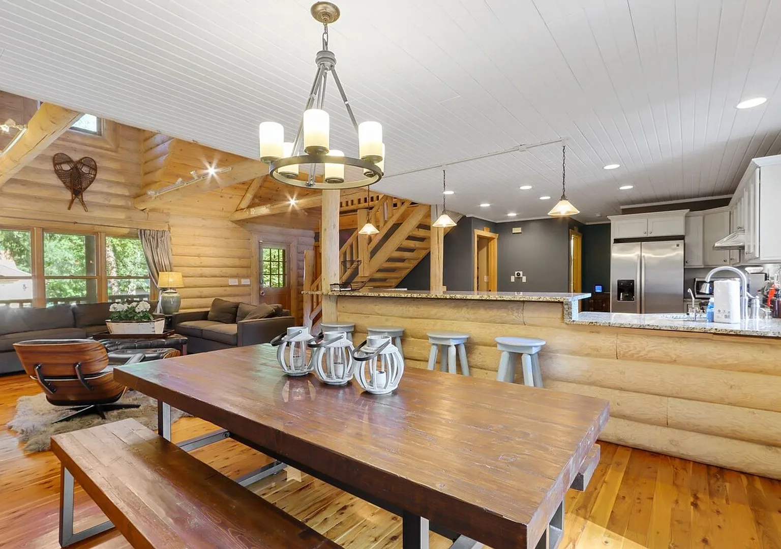 Lake Geneva Furnished Cabin Near Beach Available for Monthly & Mid-Term Rentals — Photo 4