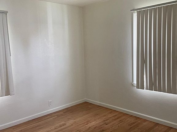 3rd image of 4432 Le Park Dr #4432