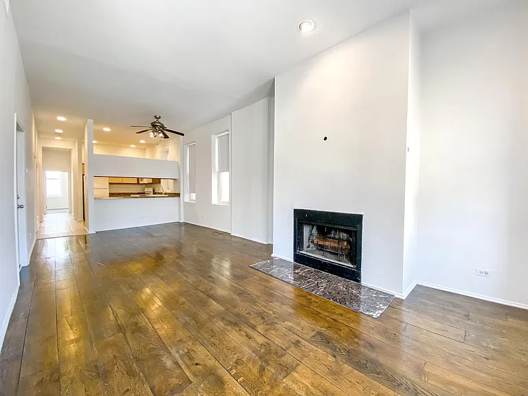 311 W Chicago Ave #3 — Photo 6