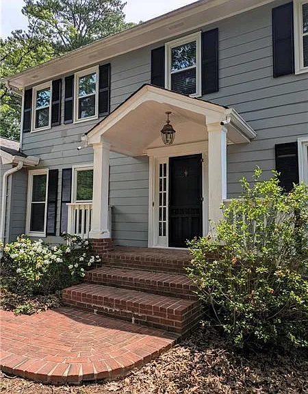 220 Indian Hills Ct — Photo 2
