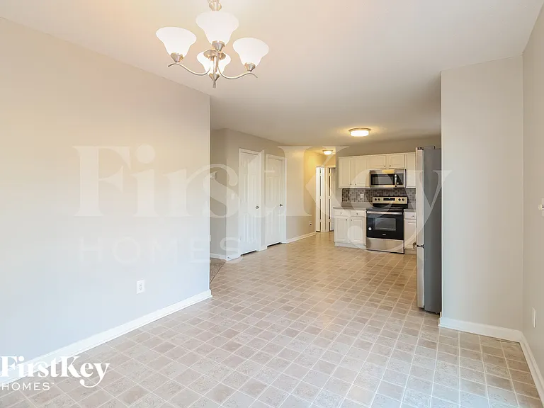 109 Sydney Ct — Photo 3