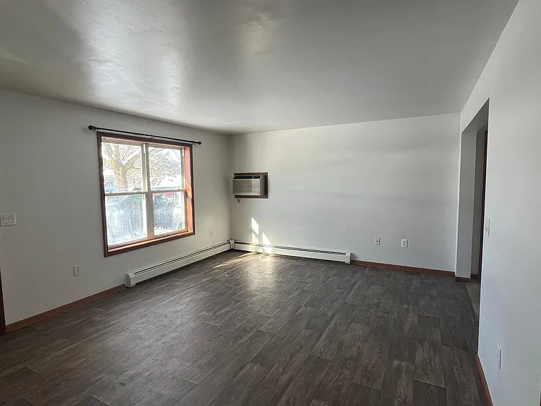 608 W Pine St — Photo 2