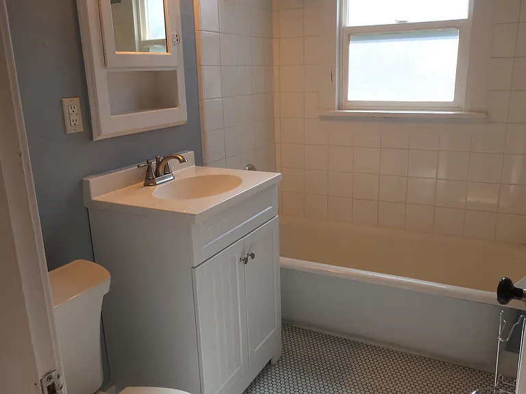 710 Monroe St #B — Photo 11