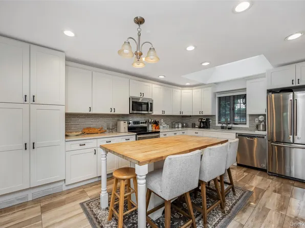 382 Greenbelt Parkway, Holtsville, NY 11742