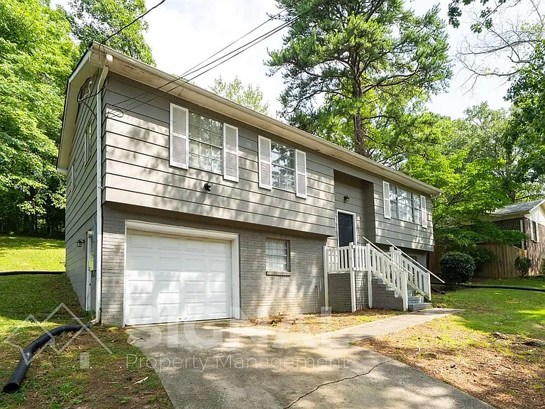 5114 Beacon Dr — Photo 3