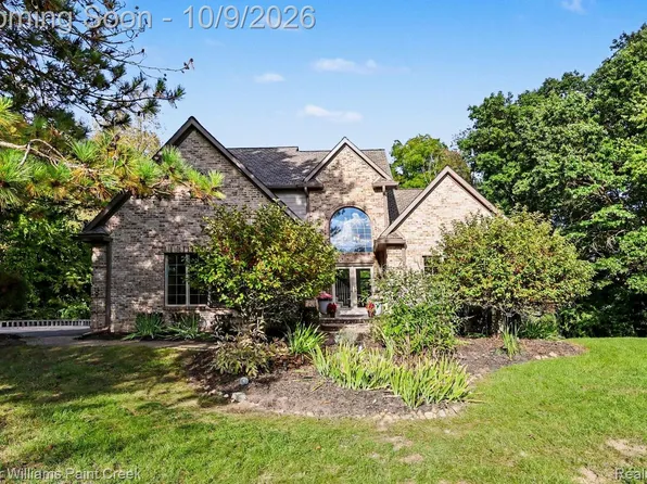 90 Creekwood Dr, Lake Orion, MI 48362