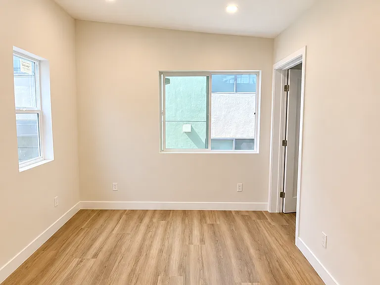 5019 Elmwood Ave #5019 — Photo 7