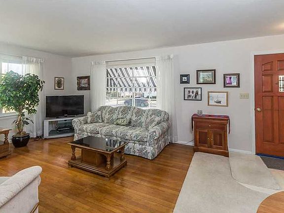 3rd image of 1111 Princeton Ave