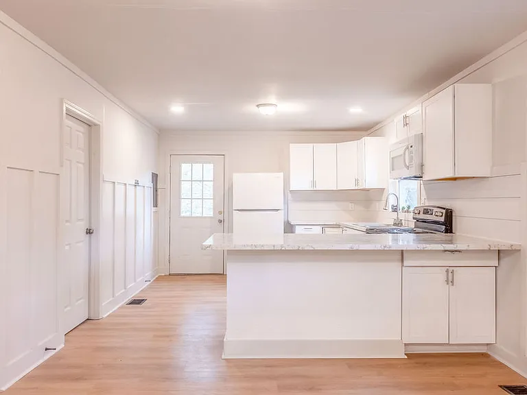 80 Menefee St — Photo 21