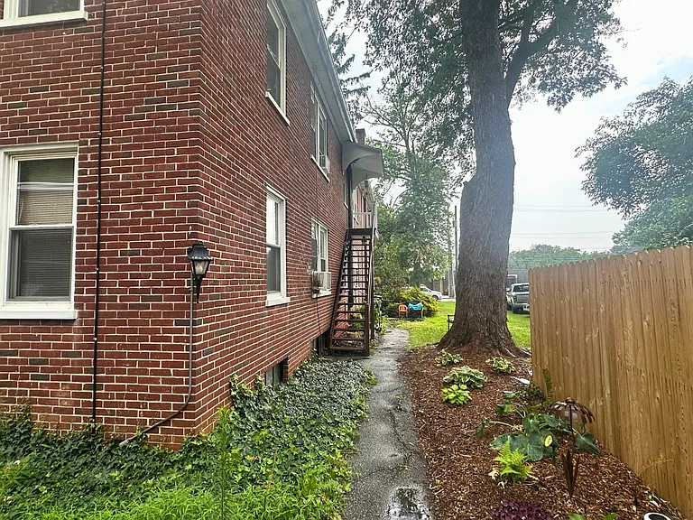 15 E Roseville Rd #2W — Photo 3