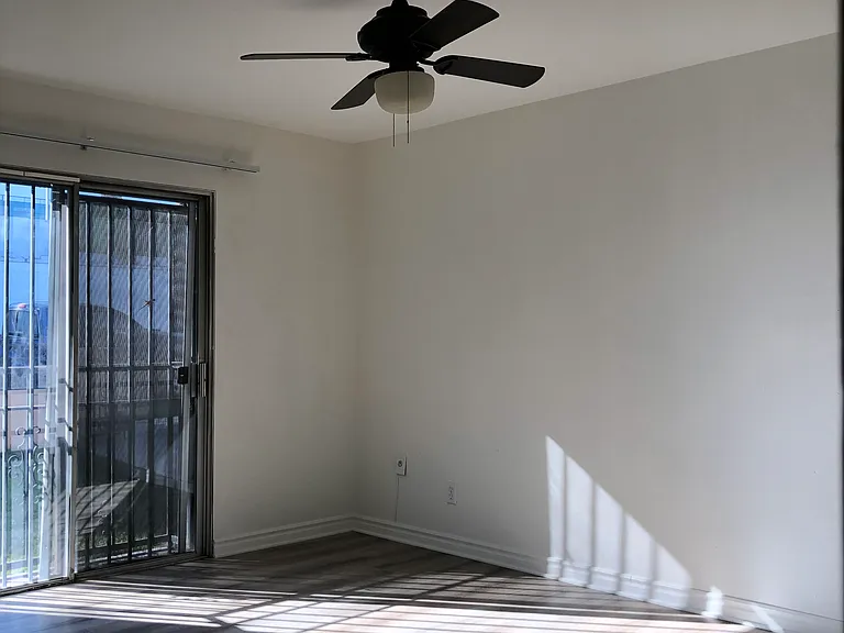 532 N Juanita Ave — Photo 2