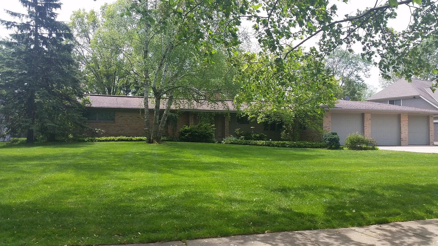 3004 Woodcliff Cir SE photo 1