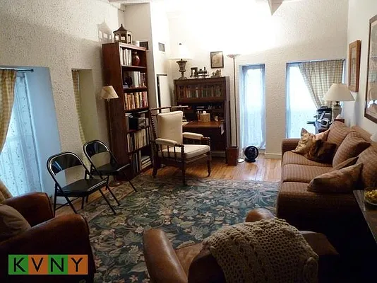 Rented by KVNY Soho | media 17