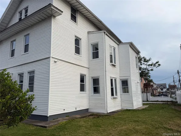 21704 135th Avenue, Springfield Gardens, NY 11413