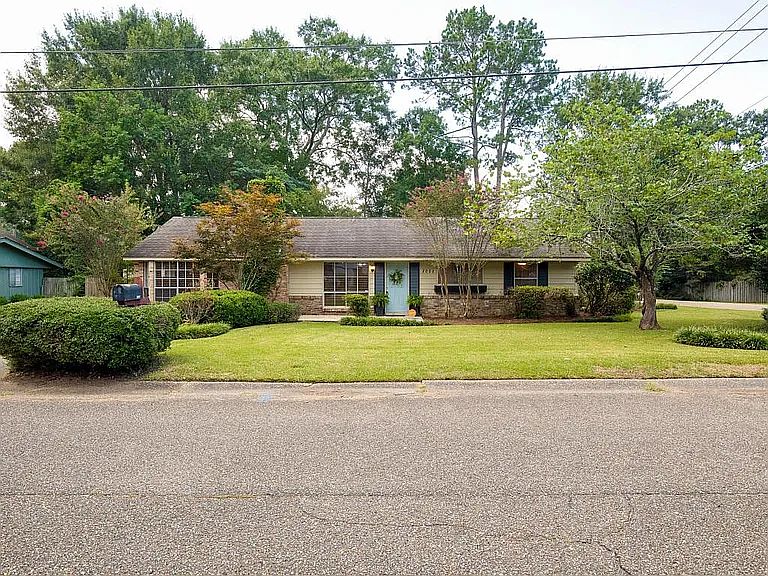 1st image of 3001 Laramie Cir