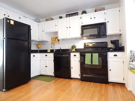 2nd image of 4199 Stockbridge Dr #9D